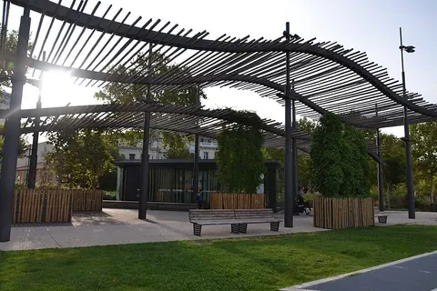 Esplanade Charles-de-Gaulle