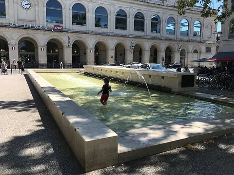 Esplanade Charles-de-Gaulle